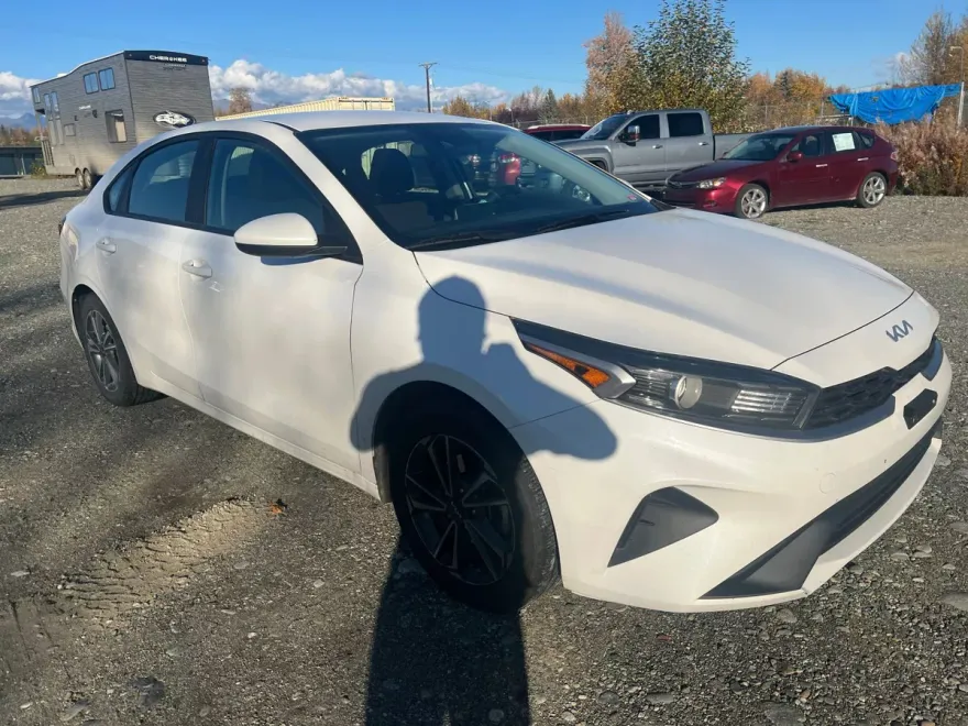 2022 Kia Forte LXS photo 1