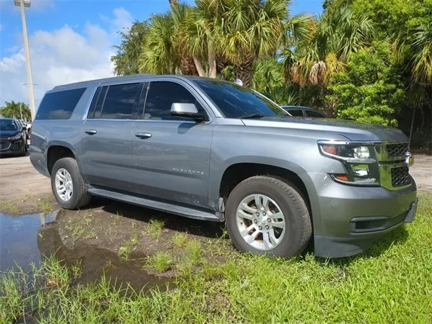 2019 Chevrolet Suburban LT photo 1