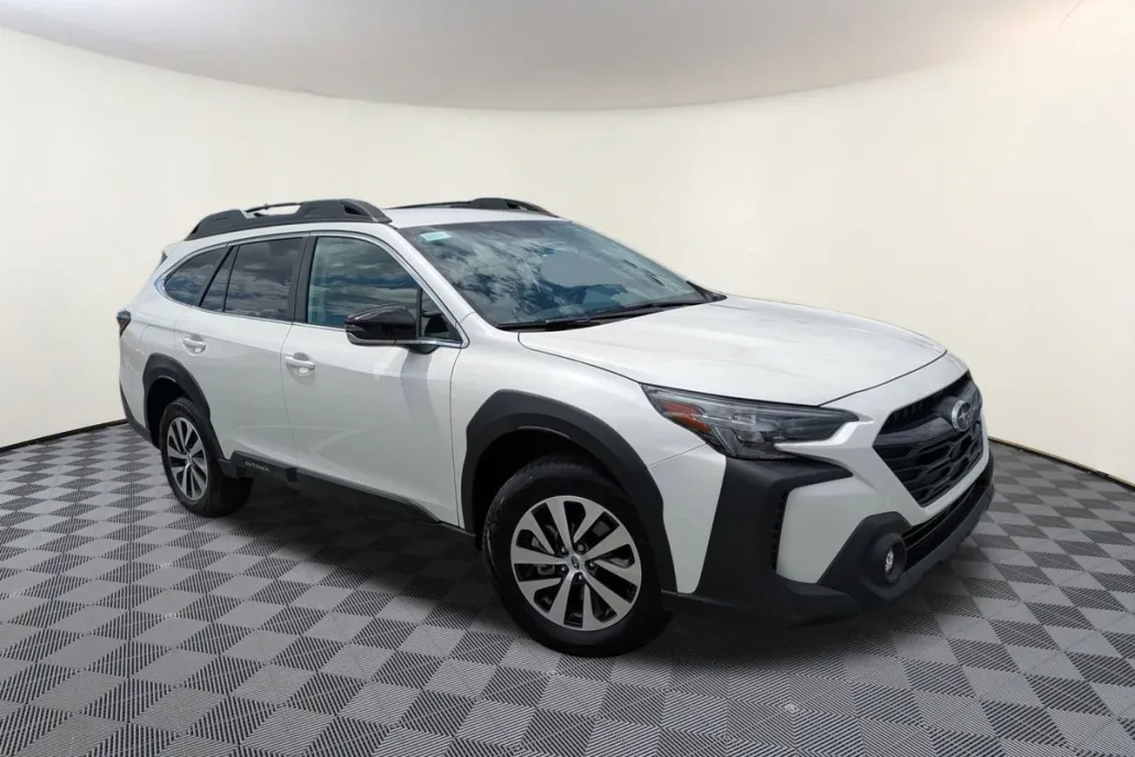 2025 Subaru Outback Premium photo 1