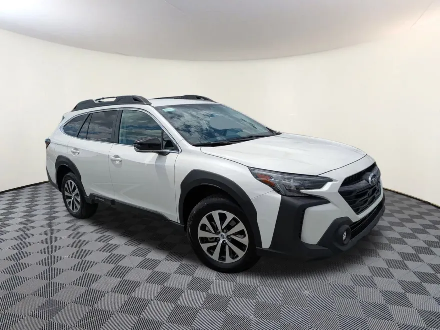 2025 Subaru Outback Premium photo 1