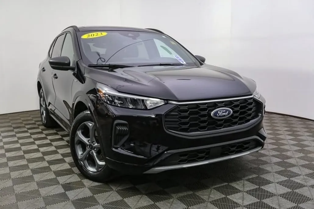 2023 Ford Escape ST-Line photo 1