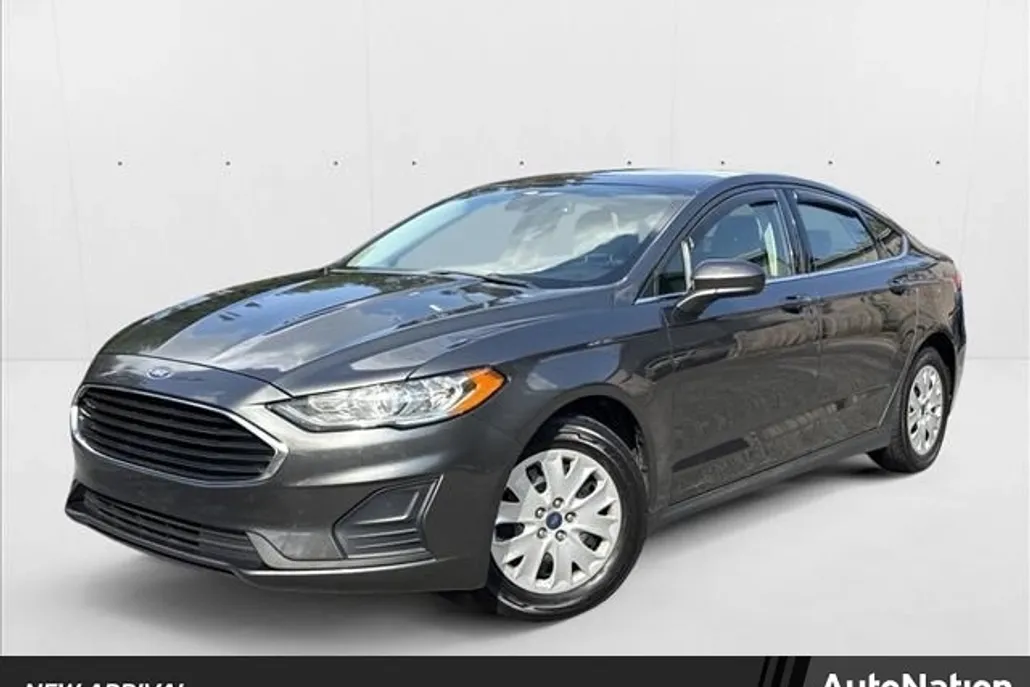 2020 Ford Fusion S photo 1