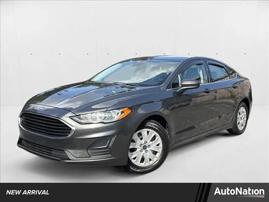 2020 Ford Fusion S photo 1
