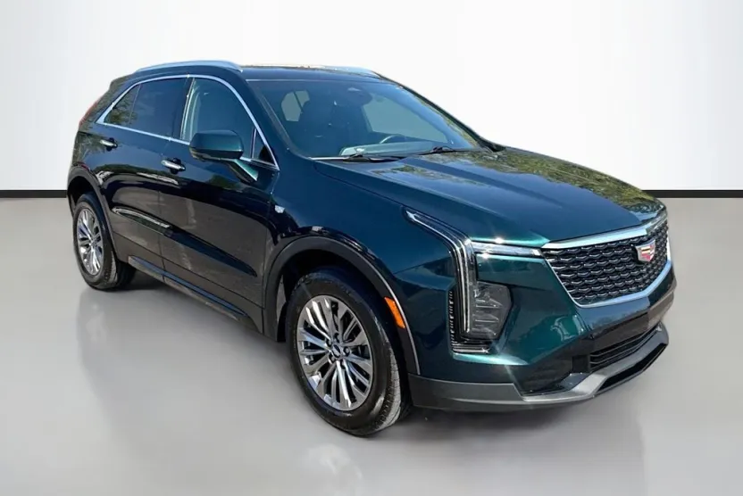 2025 Cadillac XT4 Premium Luxury photo 1