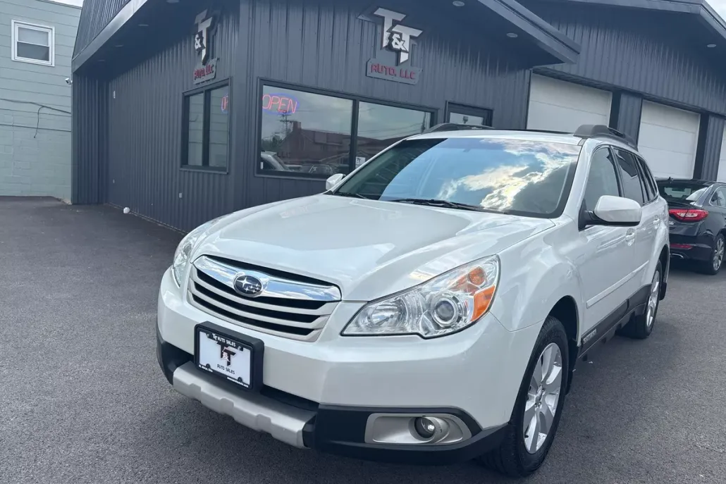 2011 Subaru Outback 2.5i photo 1