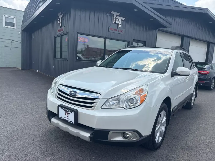 2011 Subaru Outback 2.5i photo 1