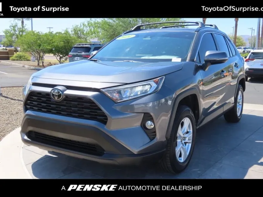 2021 Toyota RAV4 XLE photo 1