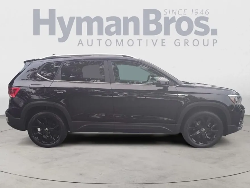 2023 Volkswagen Taos SE photo 1