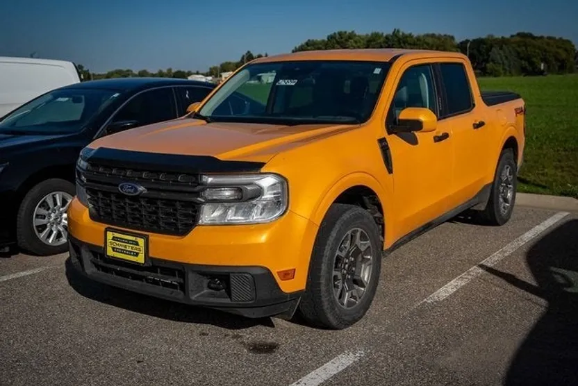 2022 Ford Maverick XLT photo 1