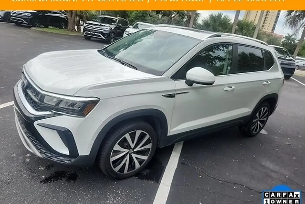 2022 Volkswagen Taos SE photo 1