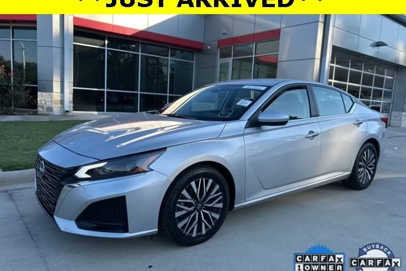 2023 Nissan Altima 2.5 SV photo 1