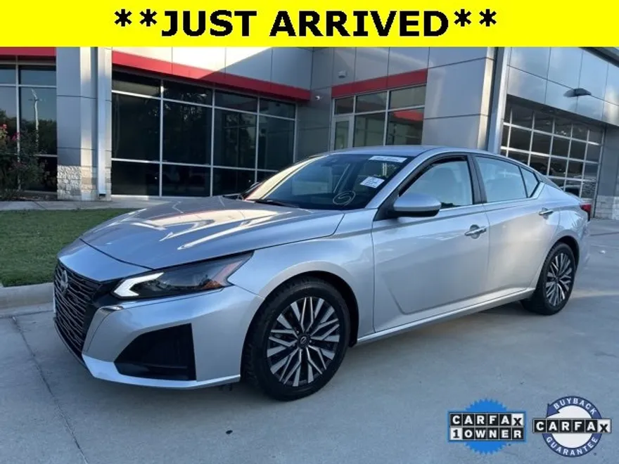 2023 Nissan Altima 2.5 SV photo 1