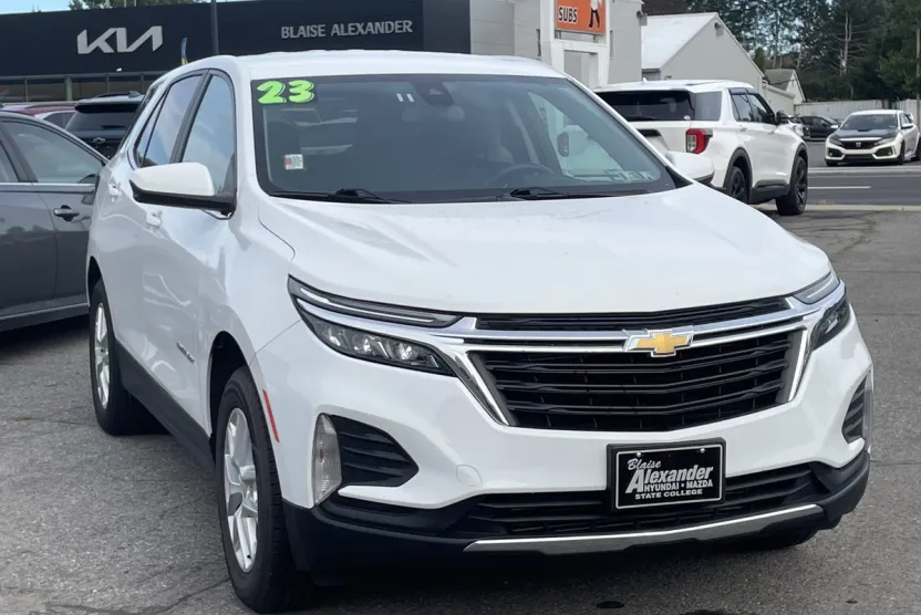 2023 Chevrolet Equinox LT photo 1
