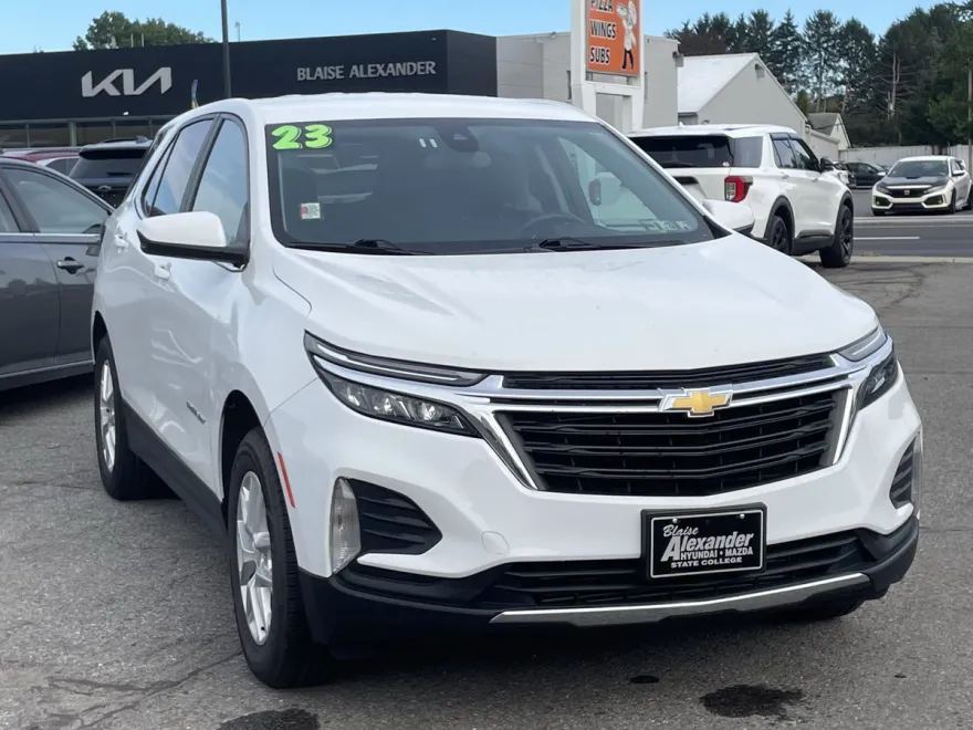 2023 Chevrolet Equinox LT photo 1