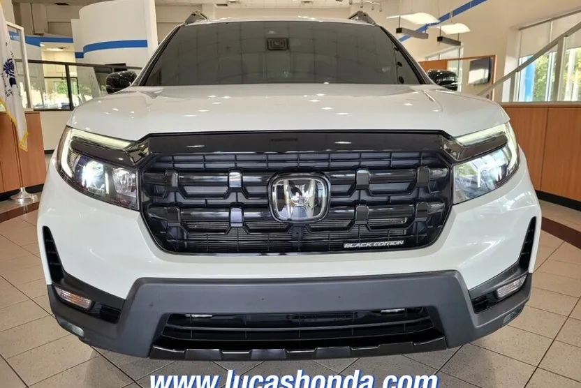 2024 Honda Ridgeline Black Edition photo 1