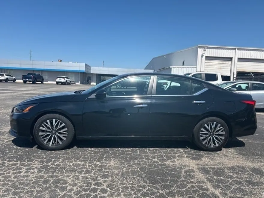 2024 Nissan Altima 2.5 SV photo 1