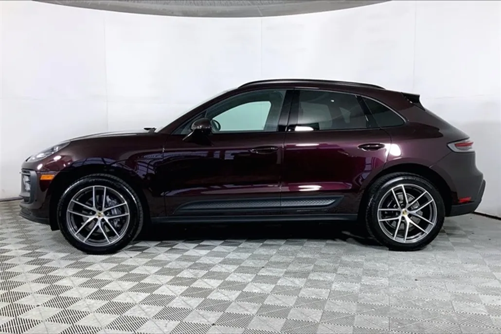 2024 Porsche Macan T photo 1