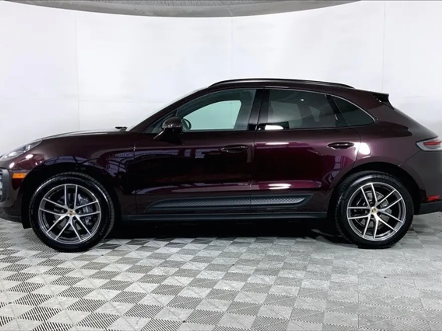 2024 Porsche Macan T photo 1
