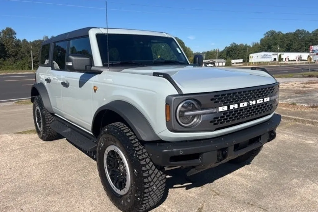 2024 Ford Bronco Badlands photo 1