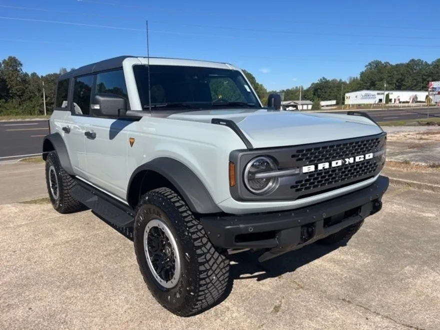 2024 Ford Bronco Badlands photo 1