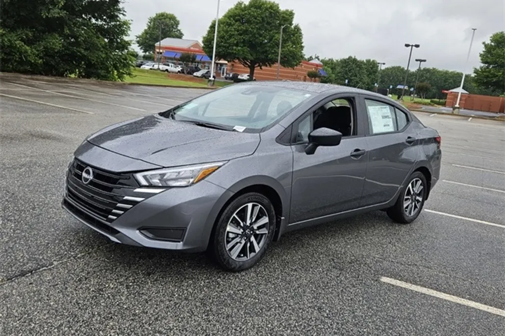 2025 Nissan Versa 1.6 S photo 1