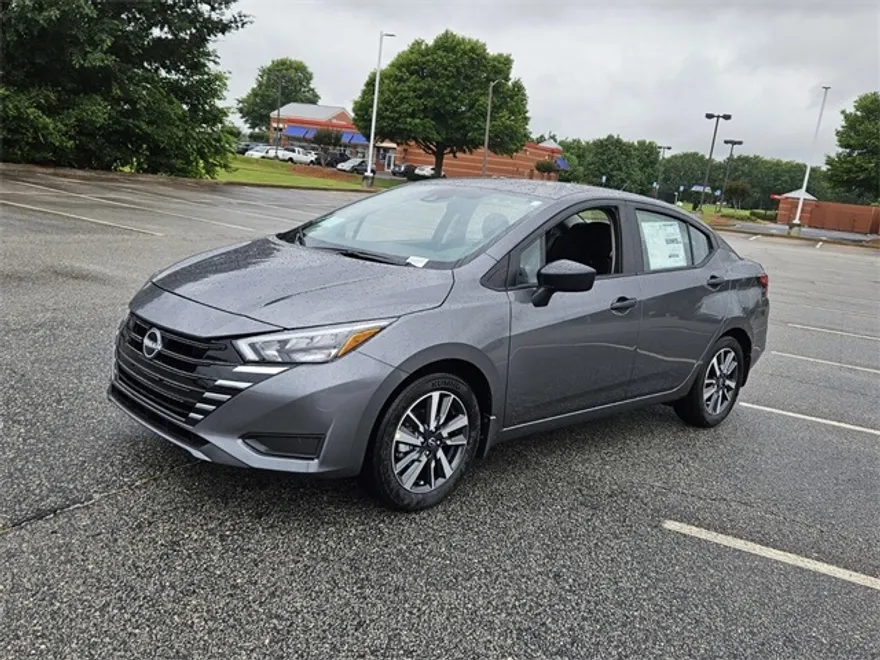 2025 Nissan Versa 1.6 S photo 1