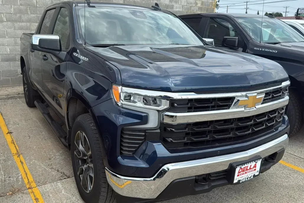 2023 Chevrolet Silverado 1500 LT photo 1