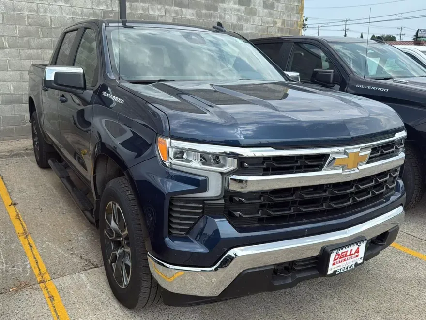2023 Chevrolet Silverado 1500 LT photo 1