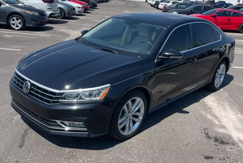 2018 Volkswagen Passat 2.0T SE photo 1