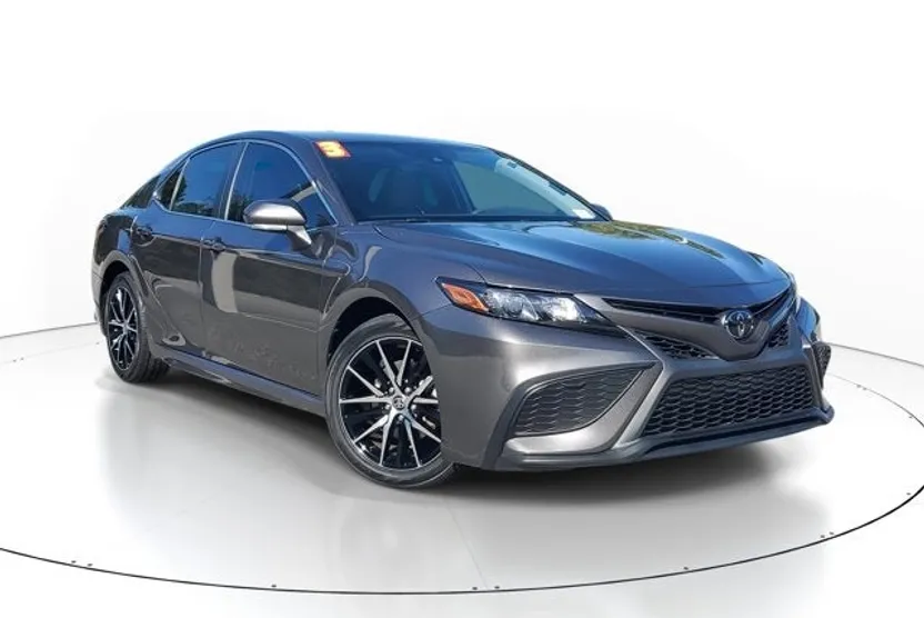 2023 Toyota Camry SE photo 1