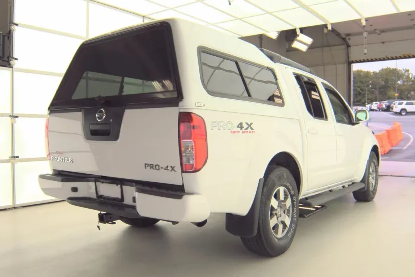 2011 Nissan Frontier PRO-4X Crew Cab photo 1