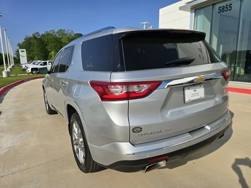 2021 Chevrolet Traverse Premier photo 1