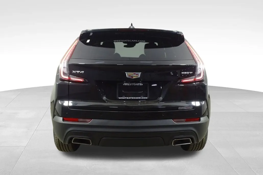 2022 Cadillac XT4 Luxury photo 1