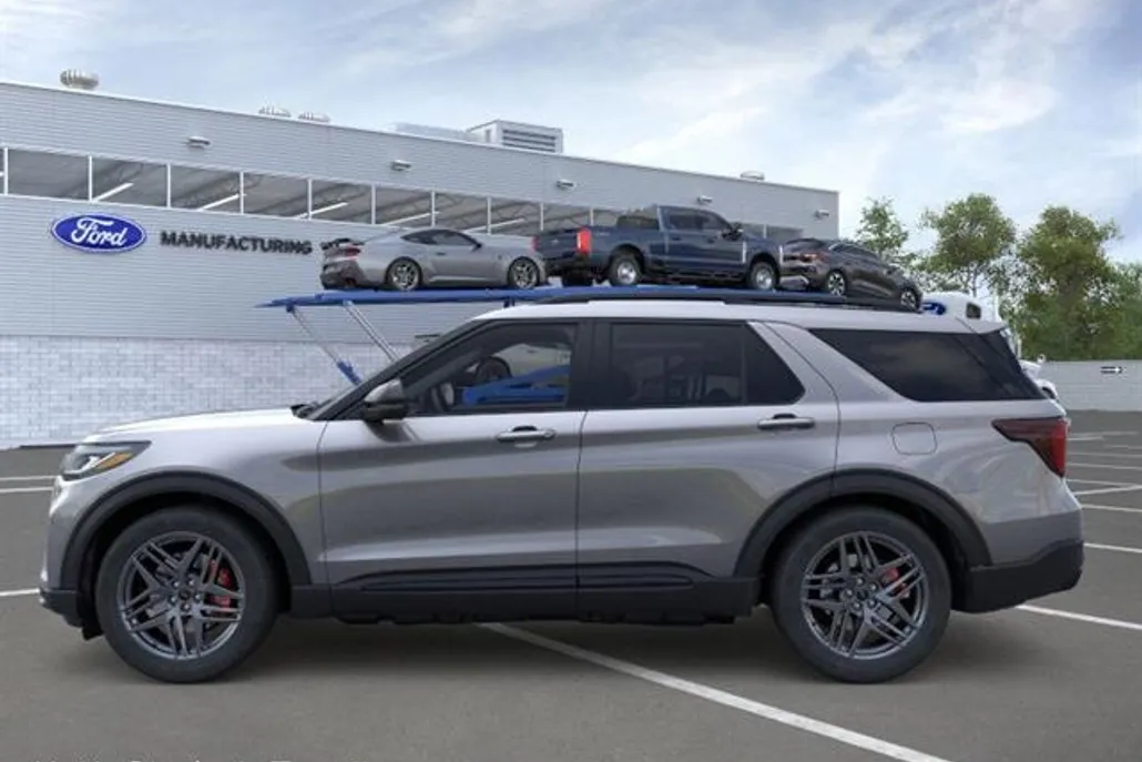 2025 Ford Explorer ST photo 1