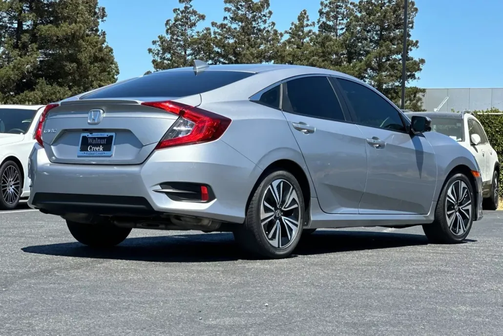 2016 Honda Civic EX-L photo 1