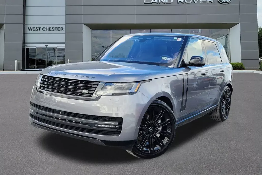 2023 Land Rover Range Rover SE photo 1