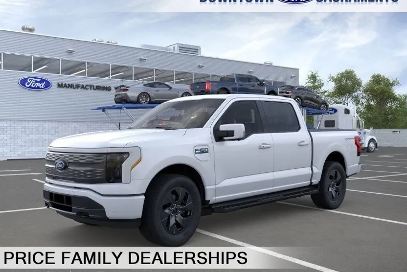 2025 Ford F-150 Lightning Lariat photo 1