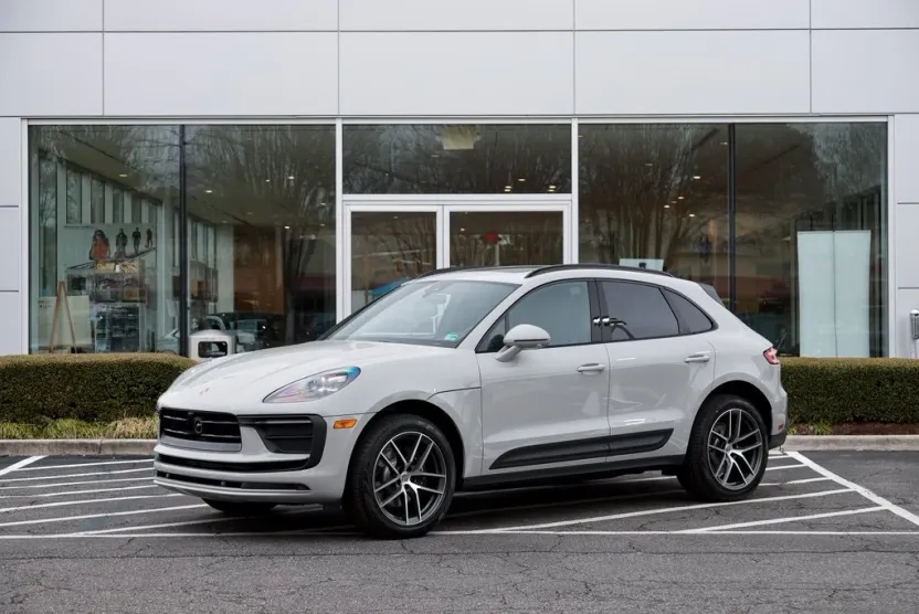2025 Porsche Macan T photo 1