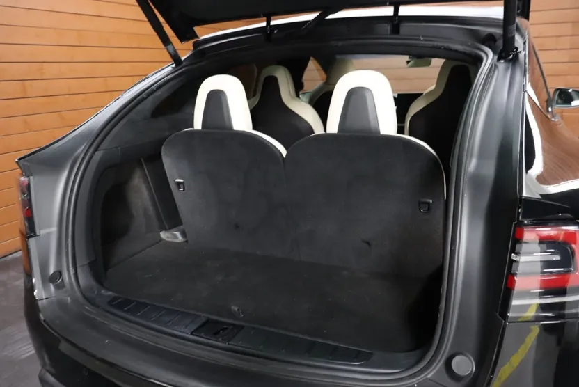 2022 Tesla Model X photo 1