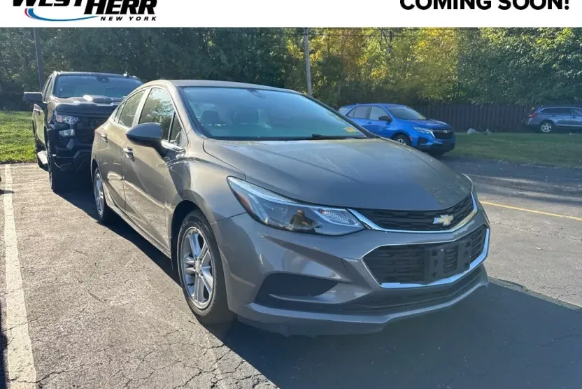 2018 Chevrolet Cruze LT photo 1