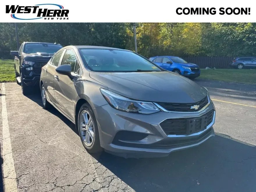 2018 Chevrolet Cruze LT photo 1