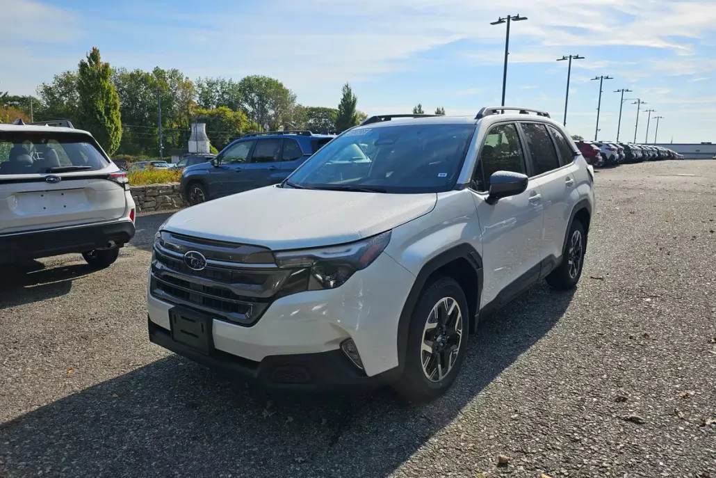 2025 Subaru Forester Premium photo 1