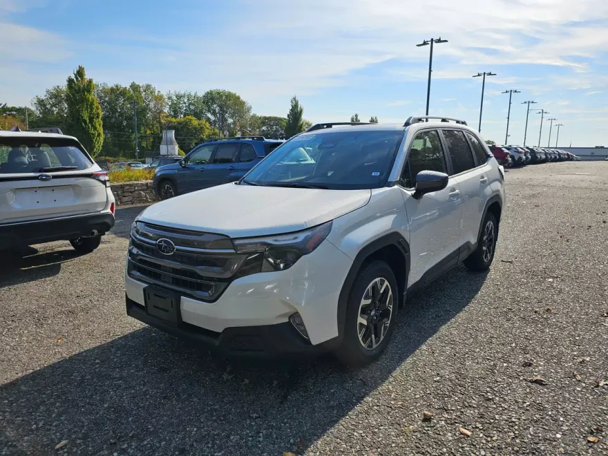 2025 Subaru Forester Premium photo 1