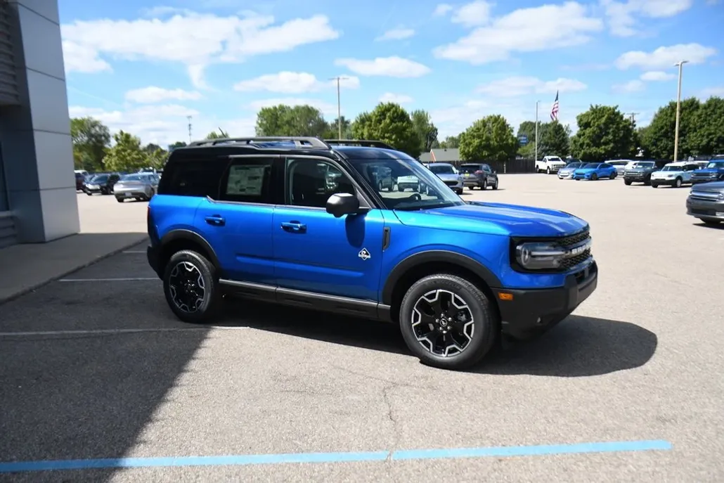 2025 Ford Bronco Sport Outer Banks photo 1