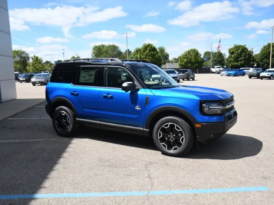2025 Ford Bronco Sport Outer Banks photo 1