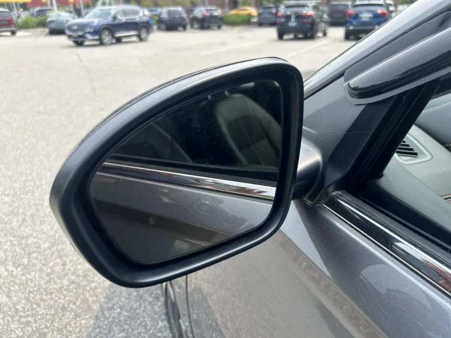 2022 Nissan Altima 2.5 SR photo 1