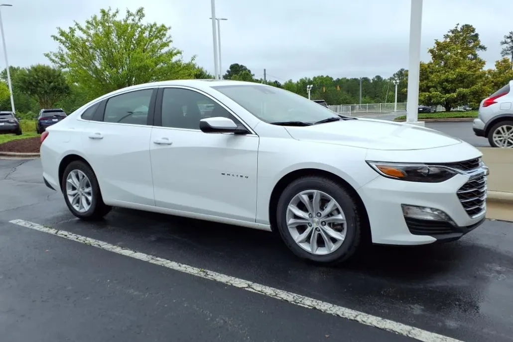 2024 Chevrolet Malibu 1LT photo 1