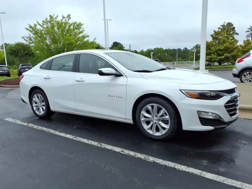 2024 Chevrolet Malibu 1LT photo 1