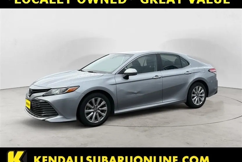 2019 Toyota Camry LE photo 1