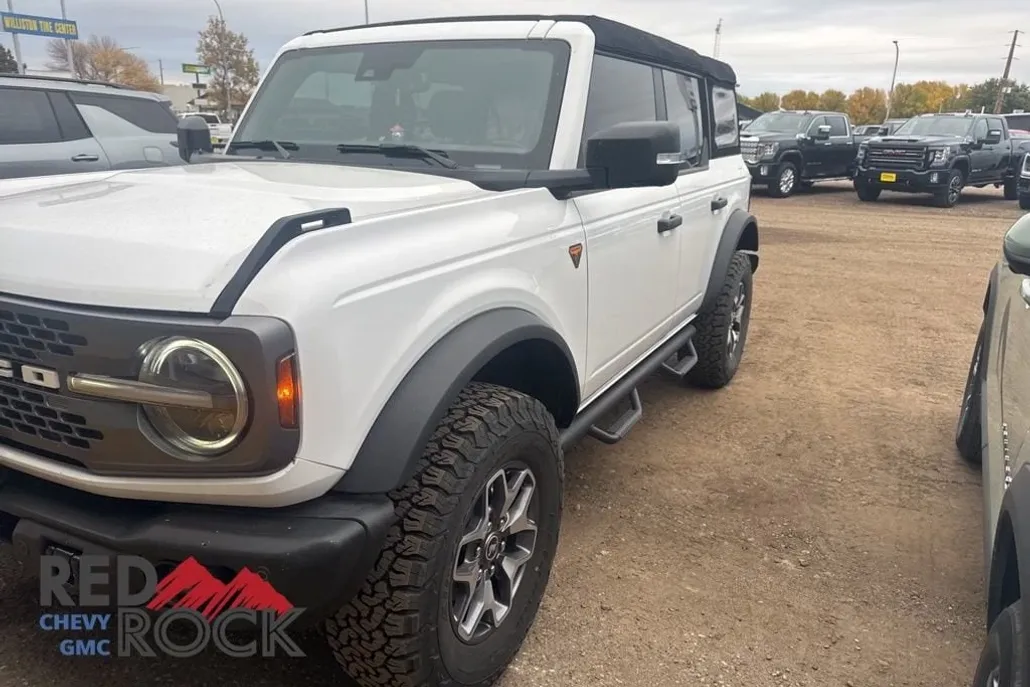 2023 Ford Bronco Base photo 1
